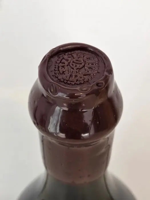 Chartreuse V.E.P. Jaune | Mise en Bouteille,  Cuvéria : bouchon de bouteille